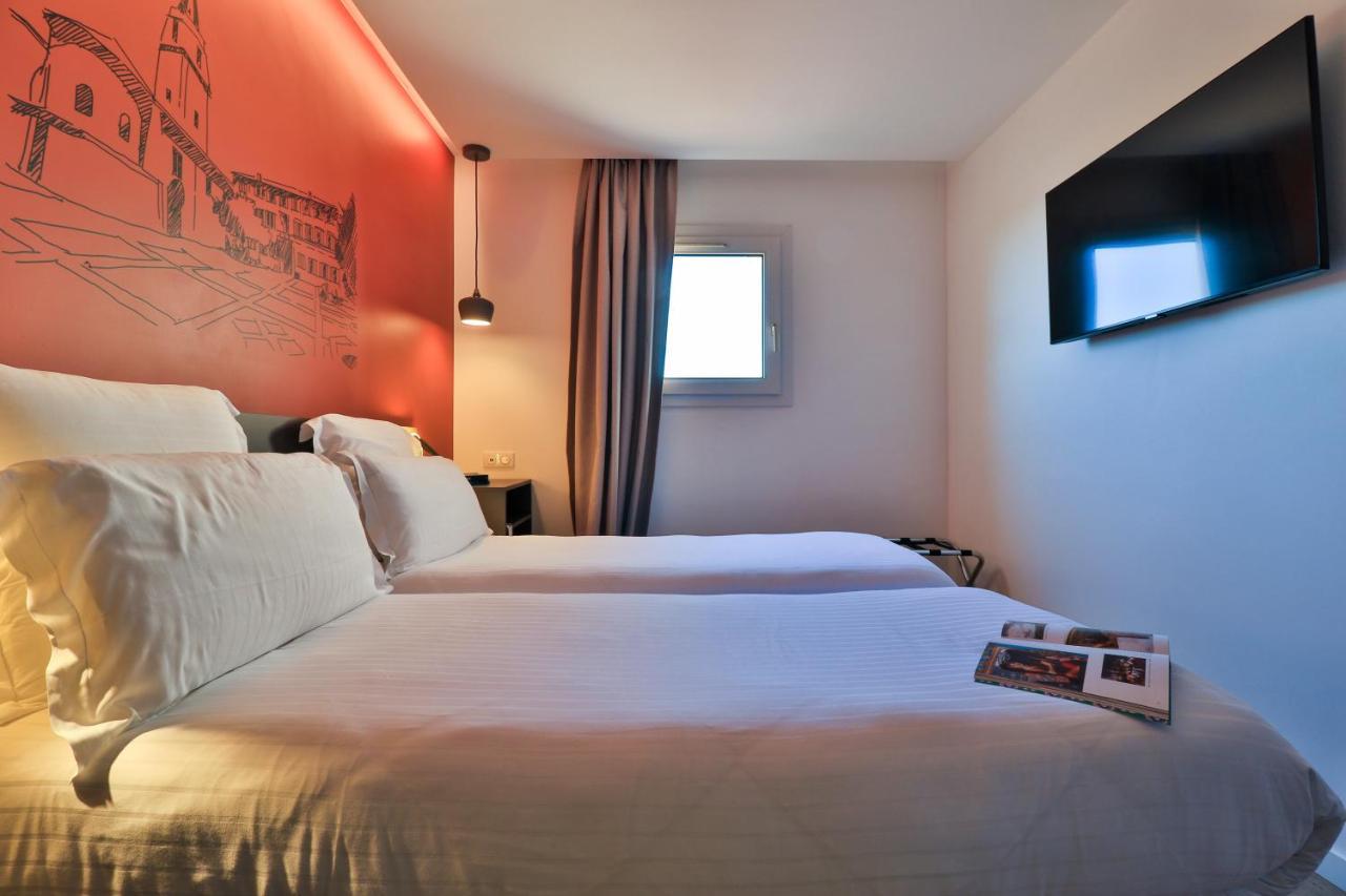 Hotel Restaurant Kyriad Fréjus Eksteriør bilde