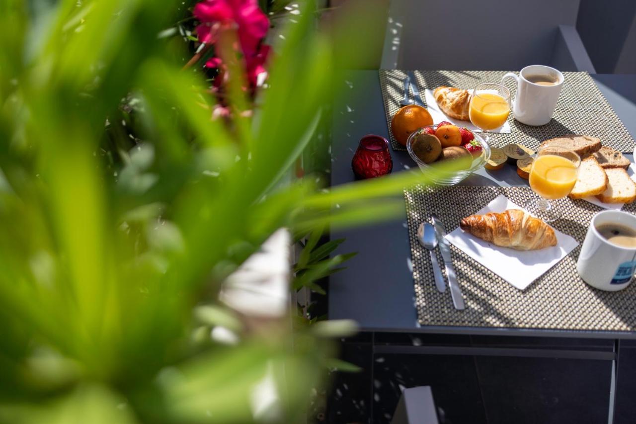 Hotel Restaurant Kyriad Fréjus Eksteriør bilde