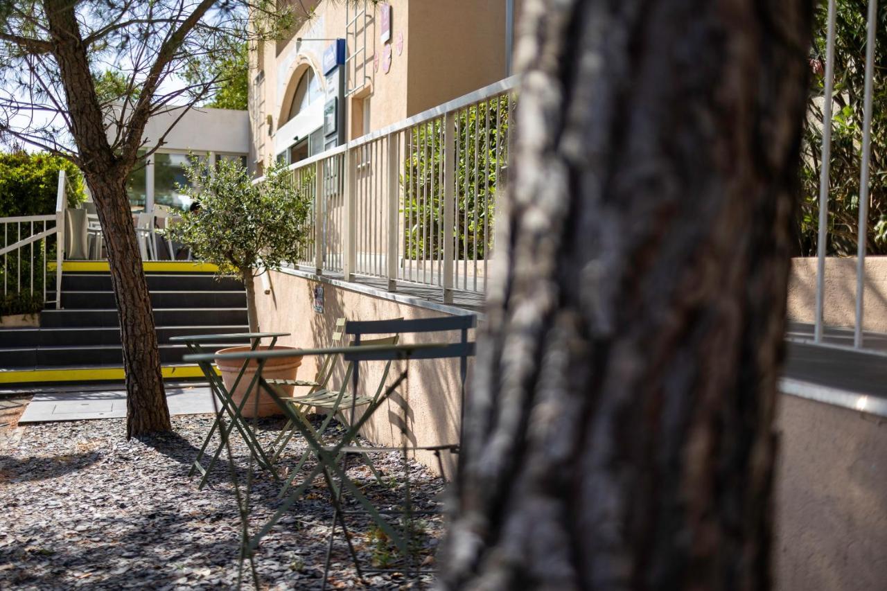 Hotel Restaurant Kyriad Fréjus Eksteriør bilde