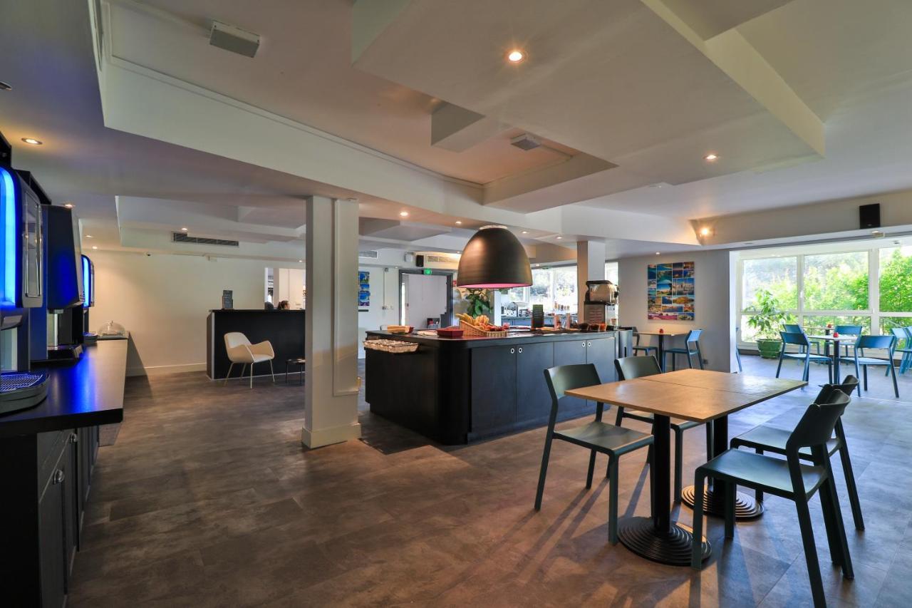 Hotel Restaurant Kyriad Fréjus Eksteriør bilde