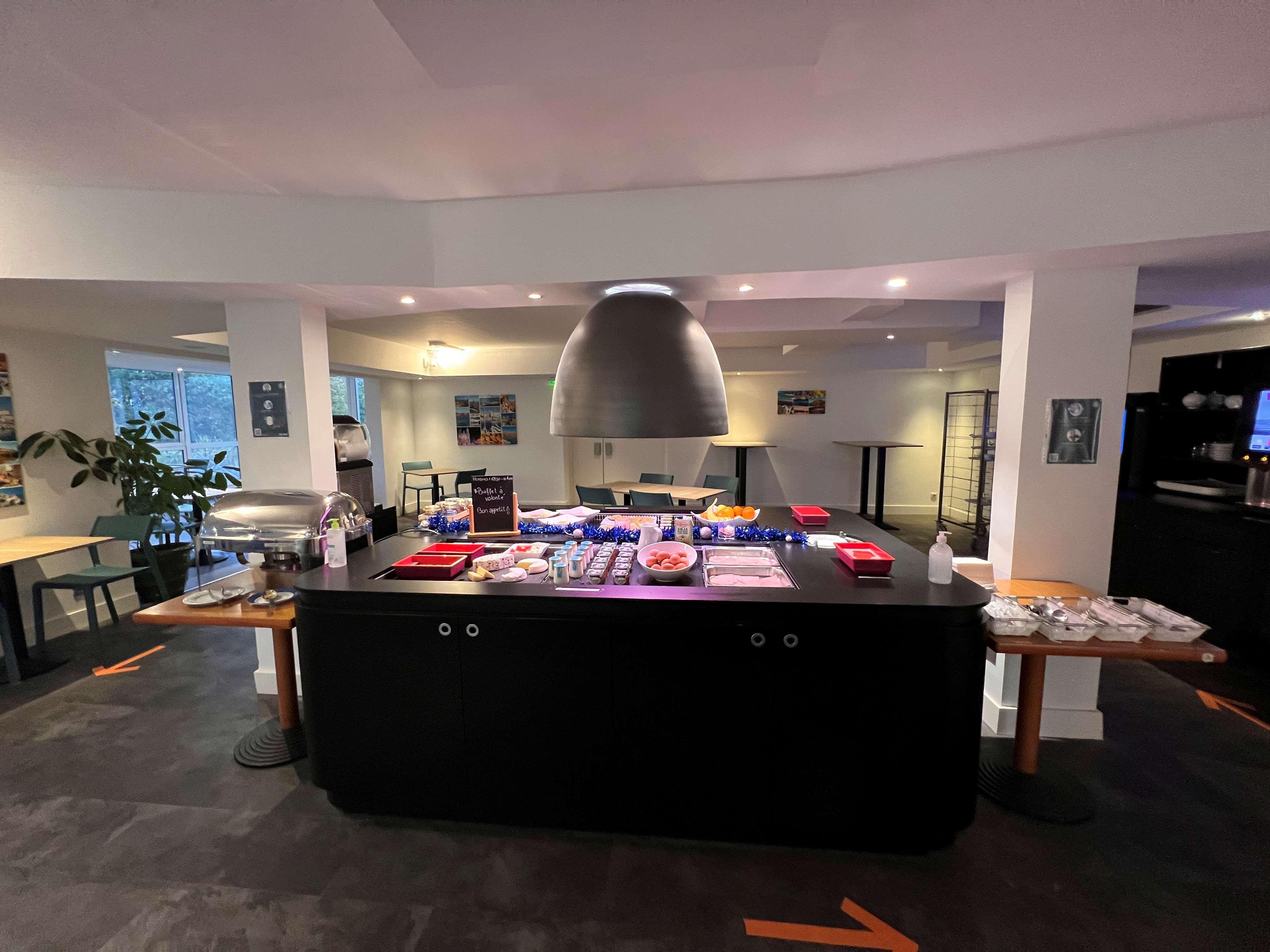 Hotel Restaurant Kyriad Fréjus Eksteriør bilde