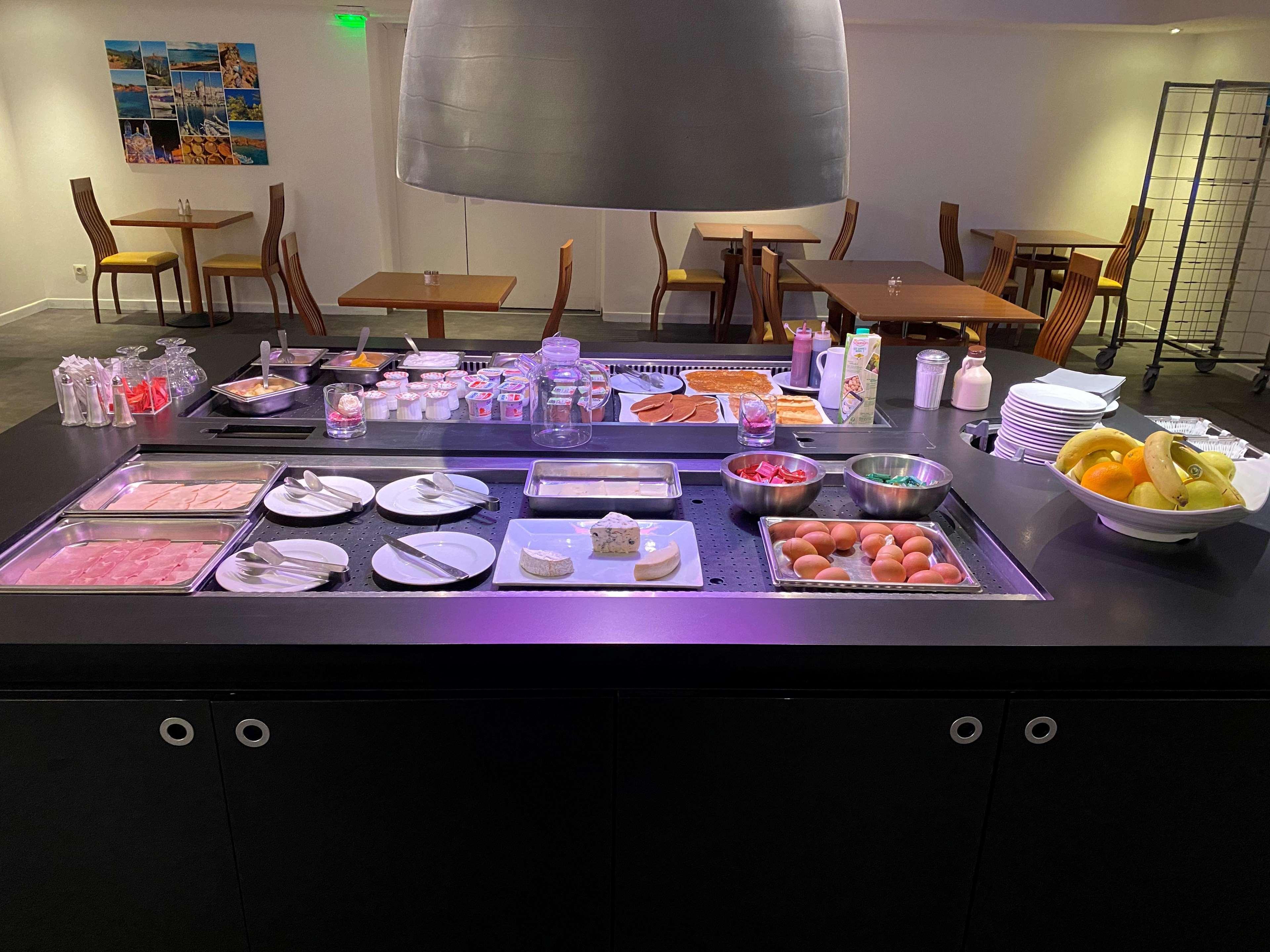 Hotel Restaurant Kyriad Fréjus Eksteriør bilde