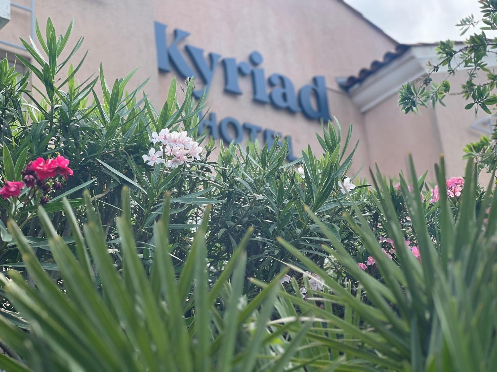 Hotel Restaurant Kyriad Fréjus Eksteriør bilde