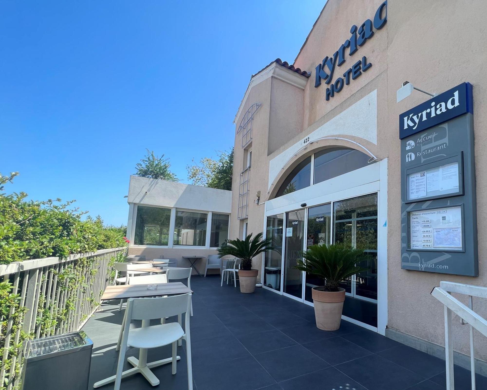 Hotel Restaurant Kyriad Fréjus Eksteriør bilde