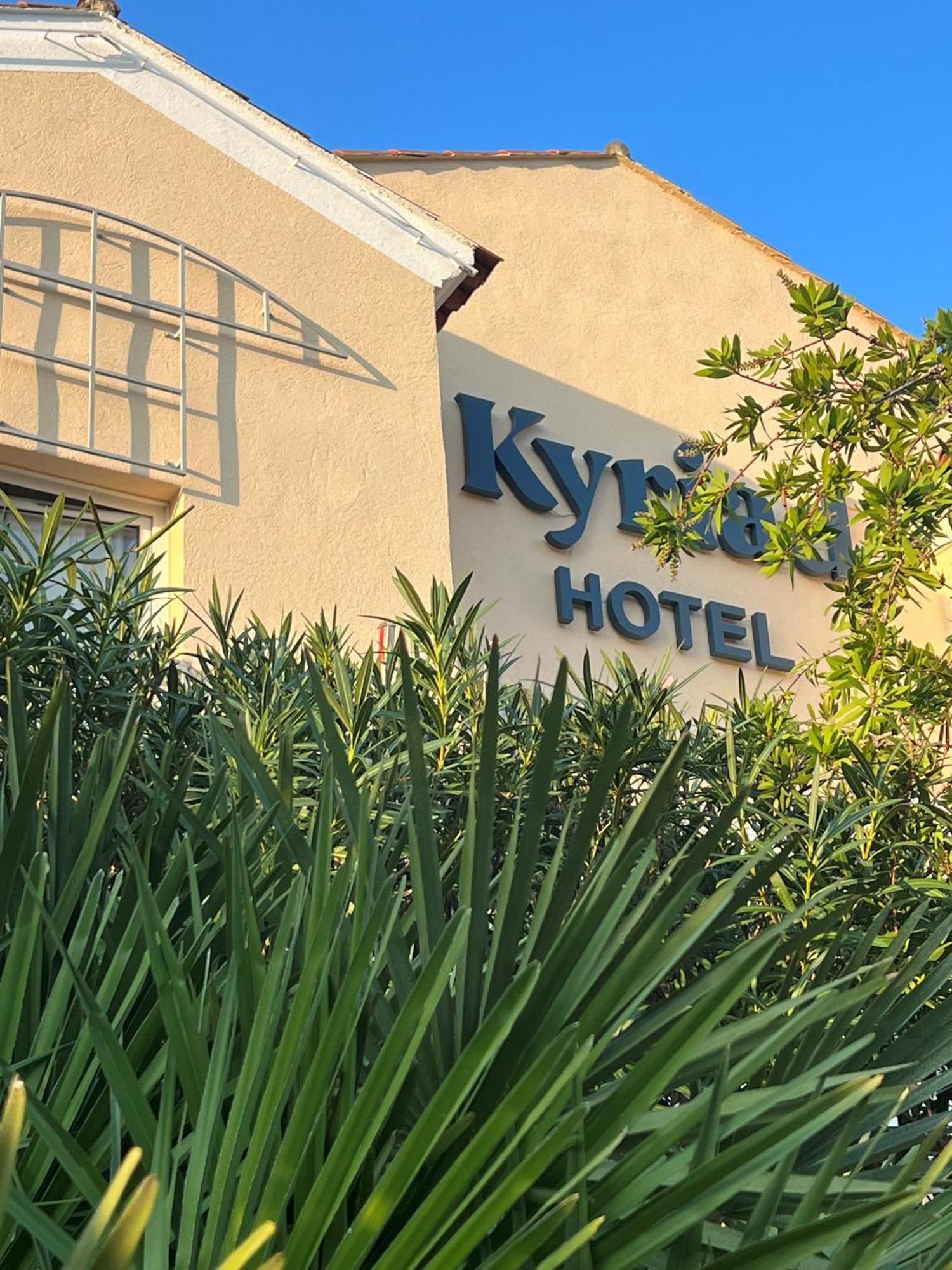 Hotel Restaurant Kyriad Fréjus Eksteriør bilde