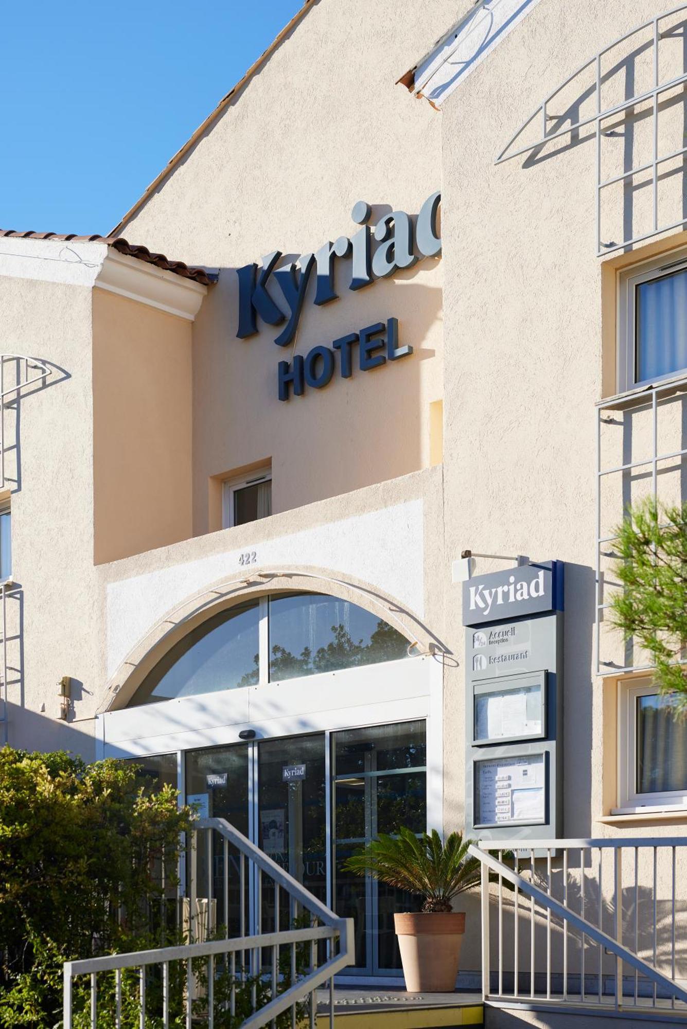 Hotel Restaurant Kyriad Fréjus Eksteriør bilde