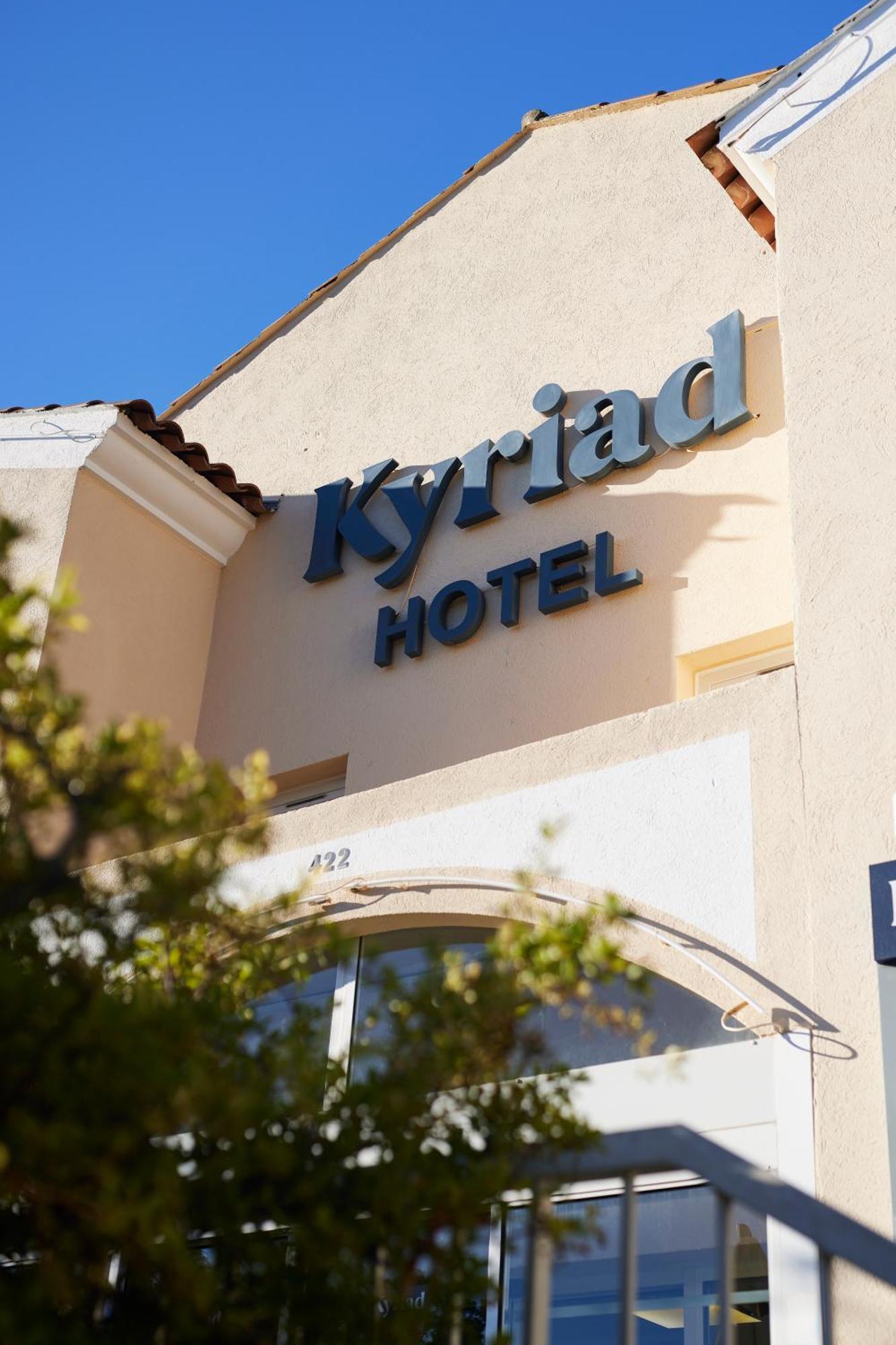 Hotel Restaurant Kyriad Fréjus Eksteriør bilde